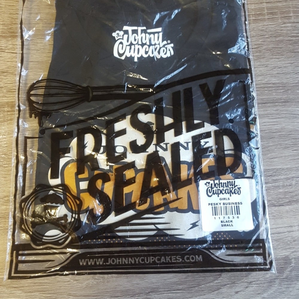 NIBWT Johnny Cupcakes girls